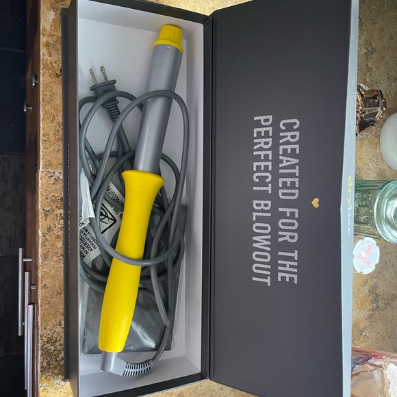 Drybar - Picture 3 of 3